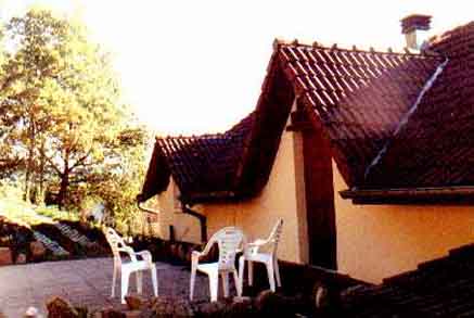 Terrasse avec barbecue gites 4 personnes]
